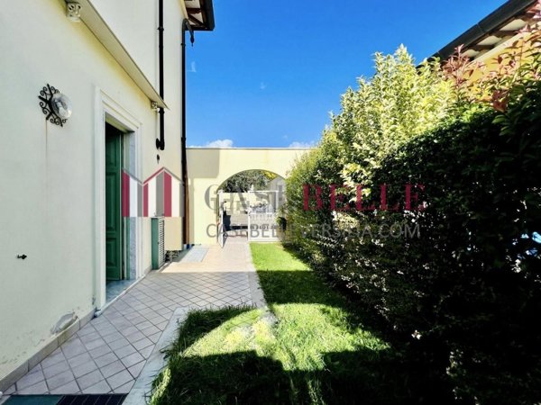 casa indipendente in vendita a Seravezza in zona Pozzi