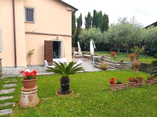 casa indipendente in vendita a Seravezza in zona Pozzi