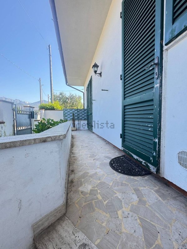 casa indipendente in vendita a Seravezza in zona Querceta