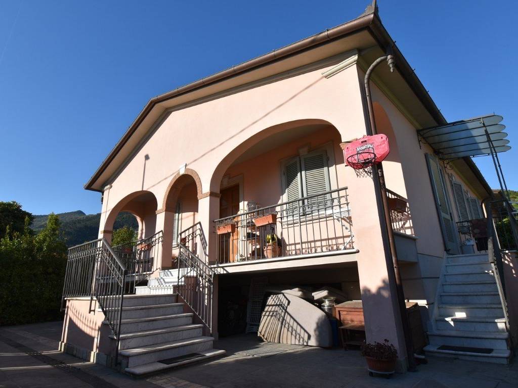 casa indipendente in vendita a Seravezza in zona Ripa