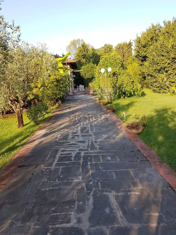 casa semindipendente in vendita a Seravezza in zona Querceta