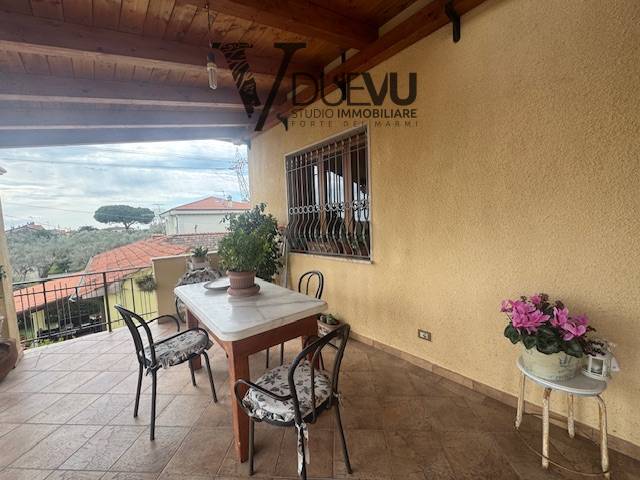 casa indipendente in vendita a Seravezza in zona Pozzi