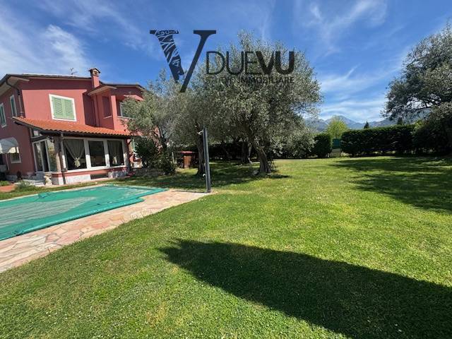 casa indipendente in vendita a Seravezza in zona Querceta