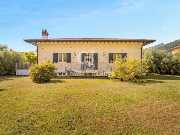 casa indipendente in vendita a Seravezza in zona Pozzi