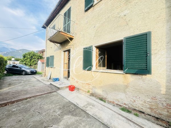 casa indipendente in vendita a Seravezza