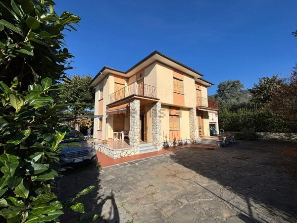 casa indipendente in vendita a Seravezza in zona Ripa