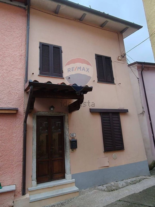 casa indipendente in vendita a Seravezza in zona Azzano