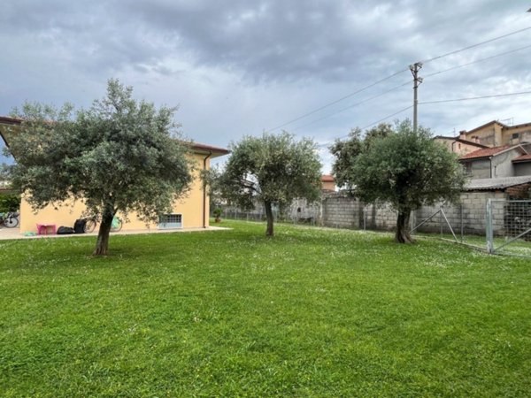 casa indipendente in vendita a Seravezza in zona Querceta
