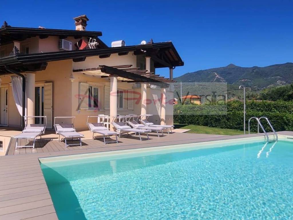 casa indipendente in vendita a Seravezza in zona Pozzi