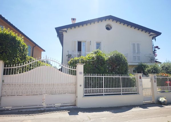 casa indipendente in vendita a Seravezza in zona Pozzi