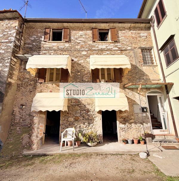 casa indipendente in vendita a Seravezza in zona Pozzi