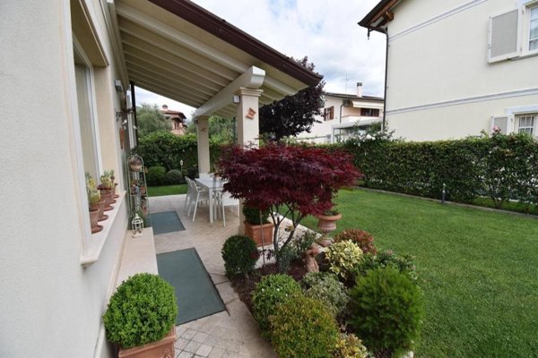 casa indipendente in vendita a Seravezza in zona Querceta