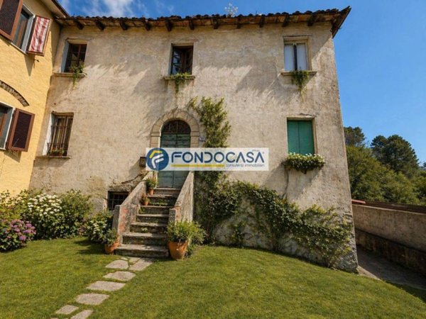 casa indipendente in vendita a Seravezza