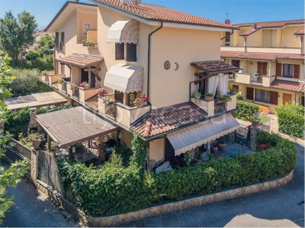 casa indipendente in vendita a Seravezza in zona Querceta