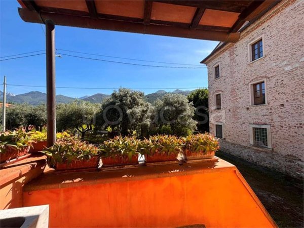 casa indipendente in vendita a Seravezza in zona Pozzi