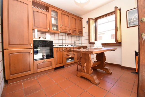 casa indipendente in vendita a Seravezza in zona Querceta
