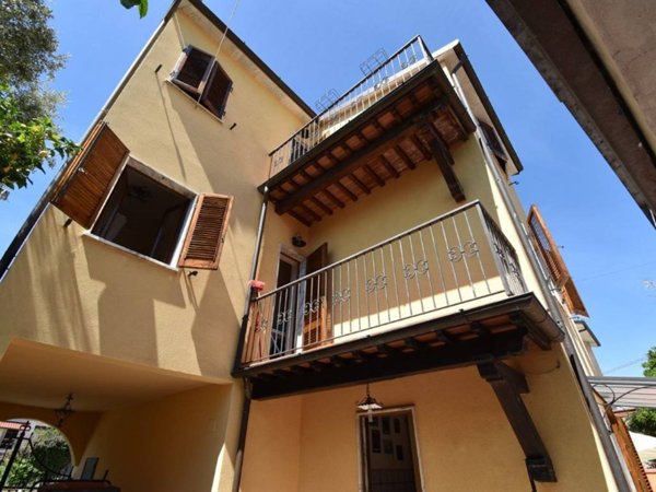casa indipendente in vendita a Seravezza in zona Querceta