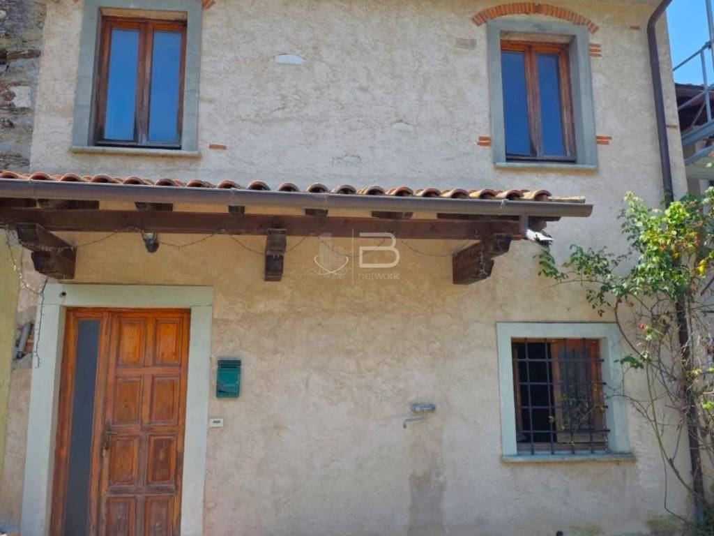 casa indipendente in vendita a Seravezza in zona Pozzi