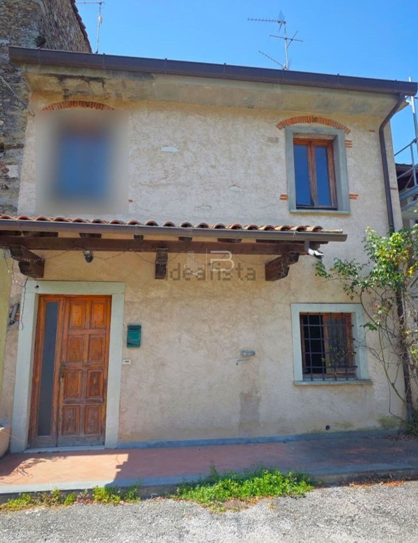 casa indipendente in vendita a Seravezza in zona Pozzi