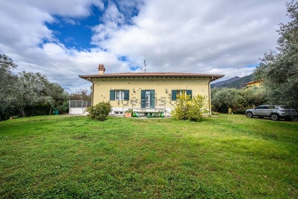 casa indipendente in vendita a Seravezza