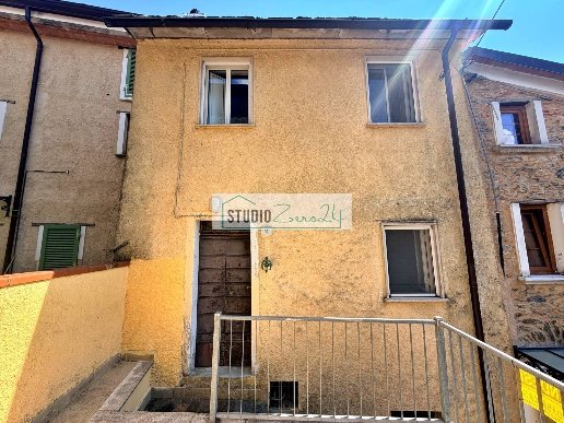 appartamento in vendita a Seravezza in zona Azzano