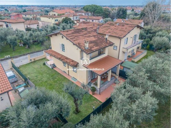 casa indipendente in vendita a Seravezza in zona Pozzi