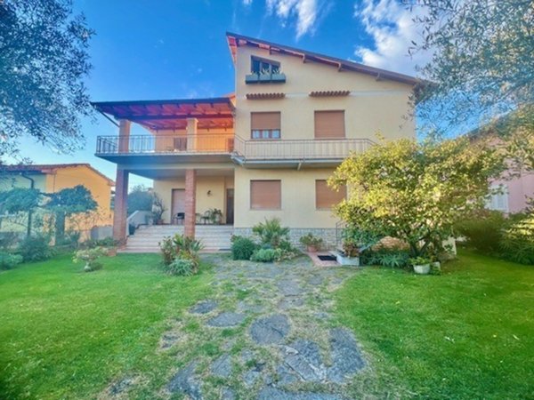 casa indipendente in vendita a Seravezza in zona Ripa