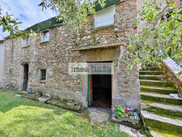 casale in vendita a Seravezza in zona Querceta
