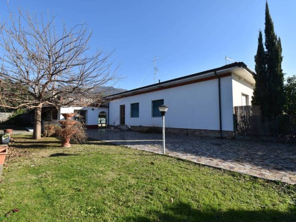 casa indipendente in vendita a Seravezza in zona Pozzi
