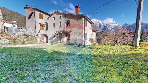 casa indipendente in vendita a Seravezza in zona Basati