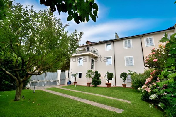 casa indipendente in vendita a Seravezza in zona Pozzi