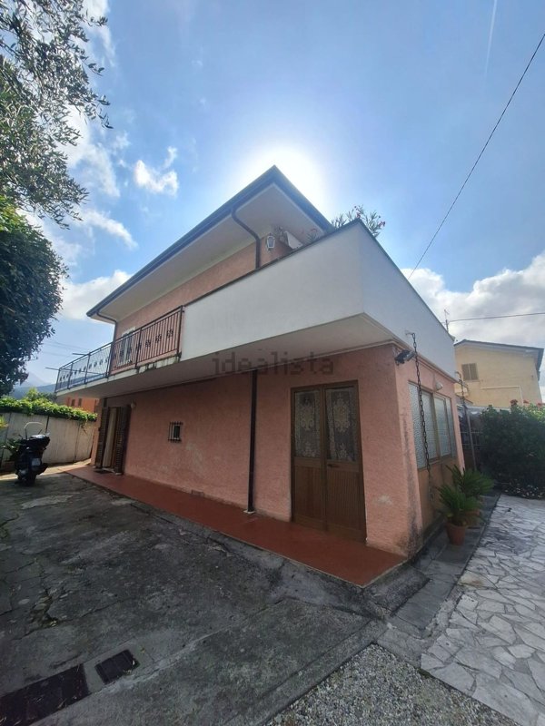 casa indipendente in vendita a Seravezza in zona Ripa