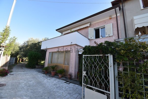 casa indipendente in vendita a Seravezza in zona Ripa