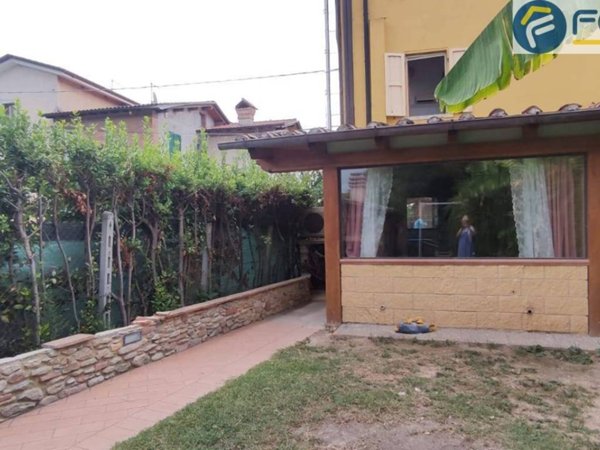 casa indipendente in vendita a Seravezza in zona Querceta