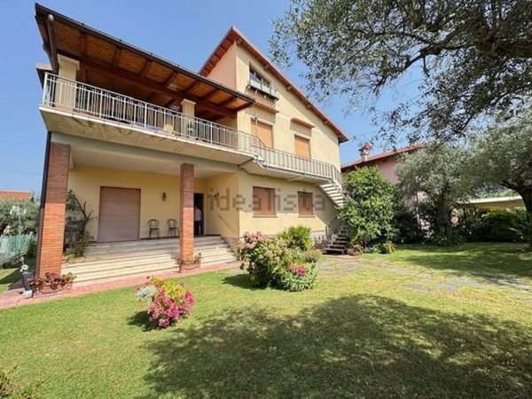 casa indipendente in vendita a Seravezza