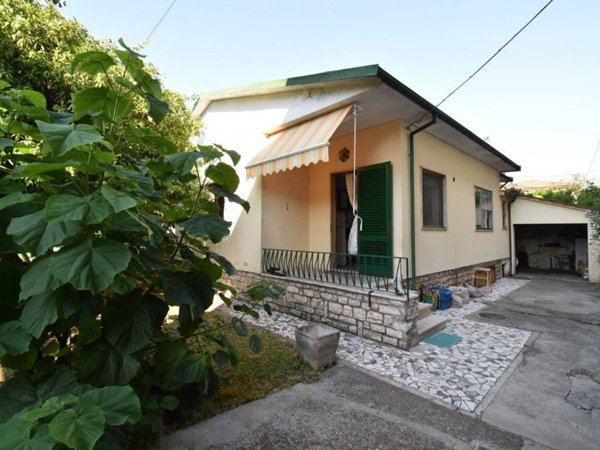 casa indipendente in vendita a Seravezza in zona Querceta
