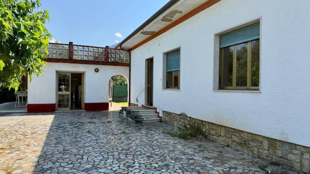 casa indipendente in vendita a Seravezza in zona Pozzi