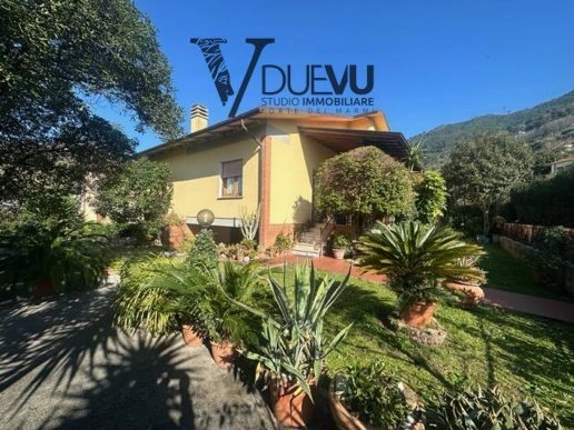 casa indipendente in vendita a Seravezza