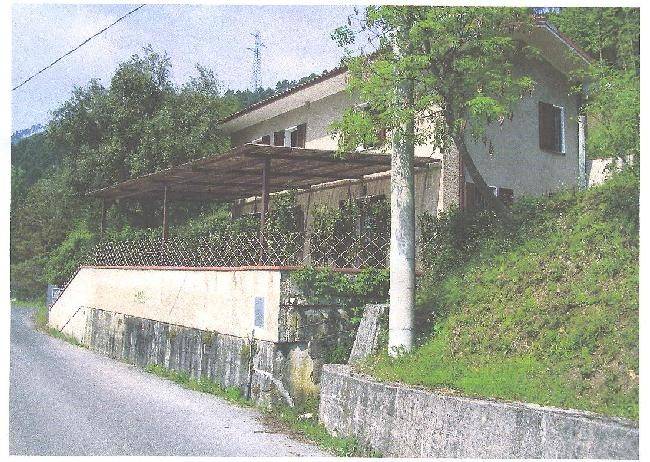 casa indipendente in vendita a Seravezza