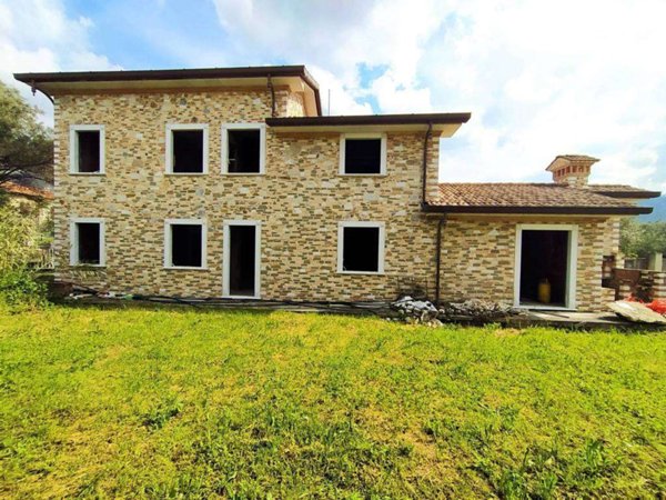 casa indipendente in vendita a Seravezza in zona Querceta