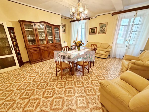 casa semindipendente in vendita a Seravezza