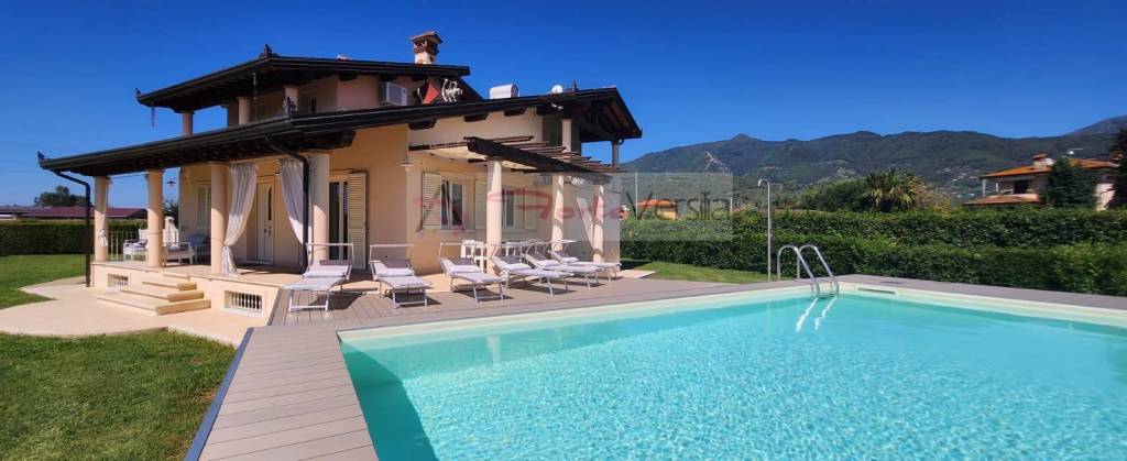 casa indipendente in vendita a Seravezza