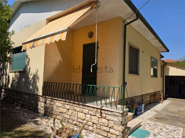 casa indipendente in vendita a Seravezza in zona Ripa