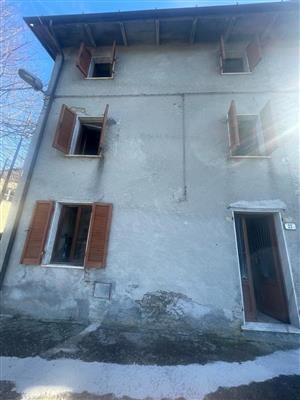 casa indipendente in vendita a Seravezza in zona Azzano