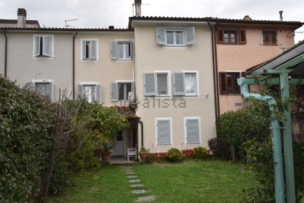 casa indipendente in vendita a Seravezza in zona Pozzi