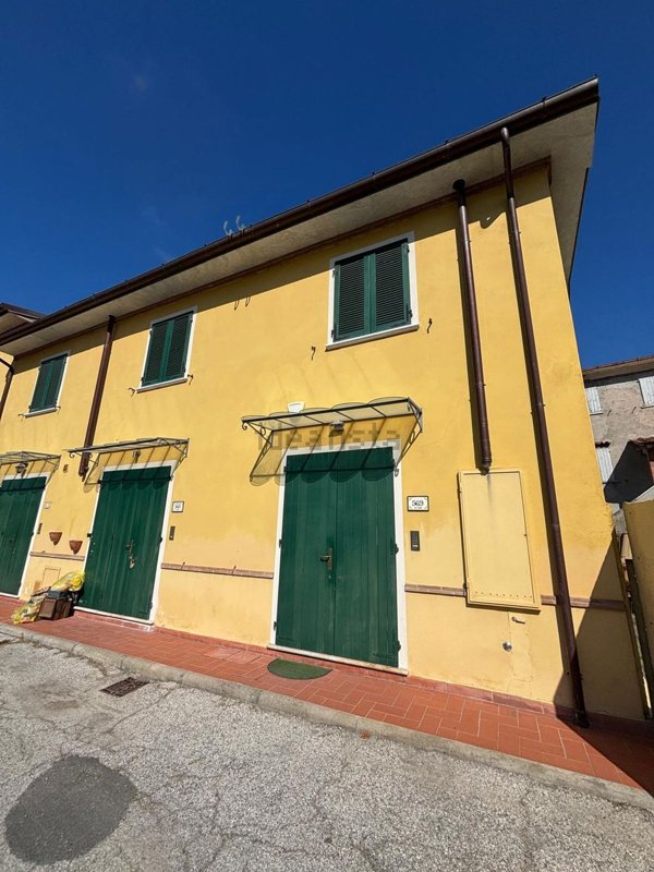 casa indipendente in vendita a Seravezza in zona Pozzi