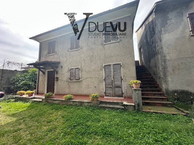 casa indipendente in vendita a Seravezza in zona Pozzi