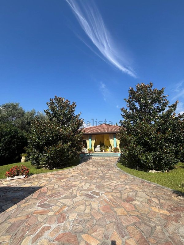 casa indipendente in vendita a Seravezza in zona Querceta