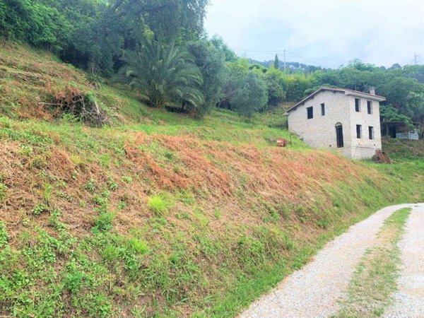 casa indipendente in vendita a Seravezza