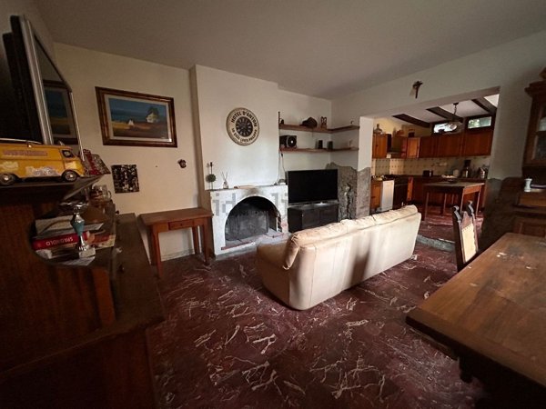 casa indipendente in vendita a Seravezza in zona Querceta